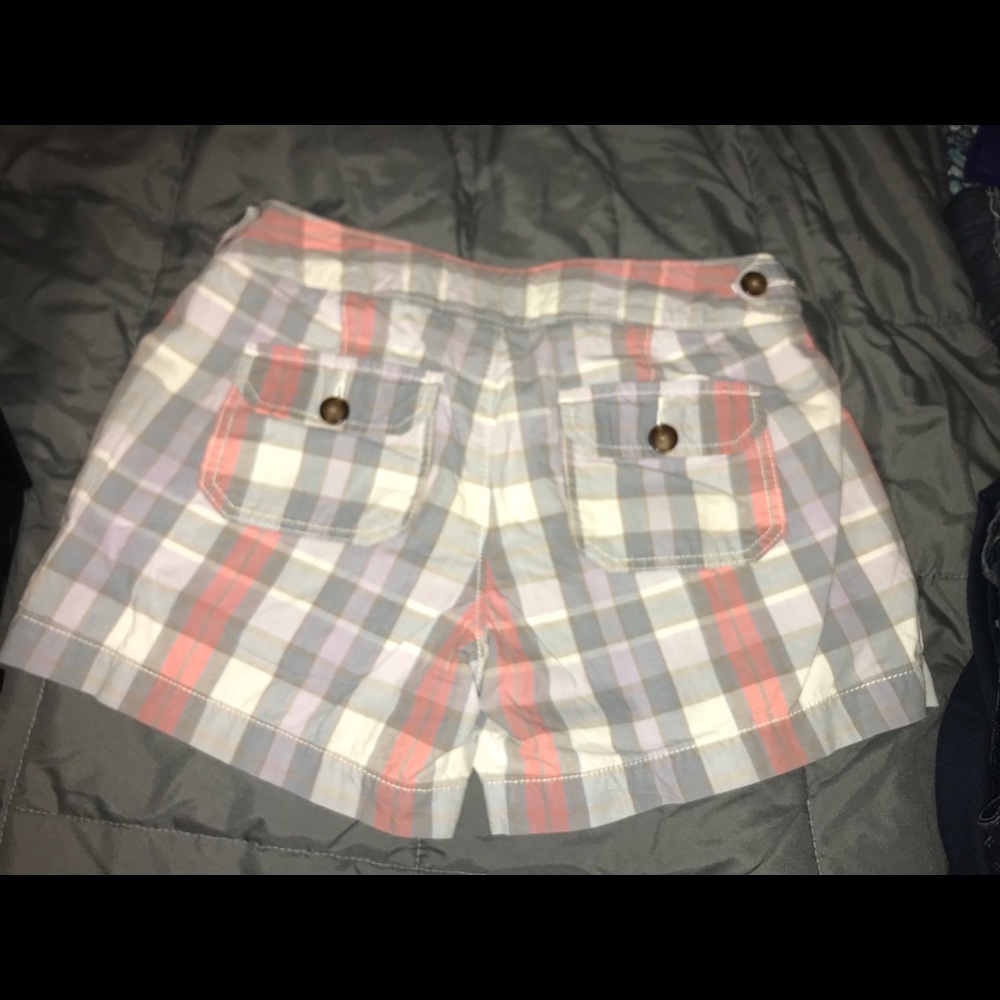 Old navy shorts - Picture 2 of 2